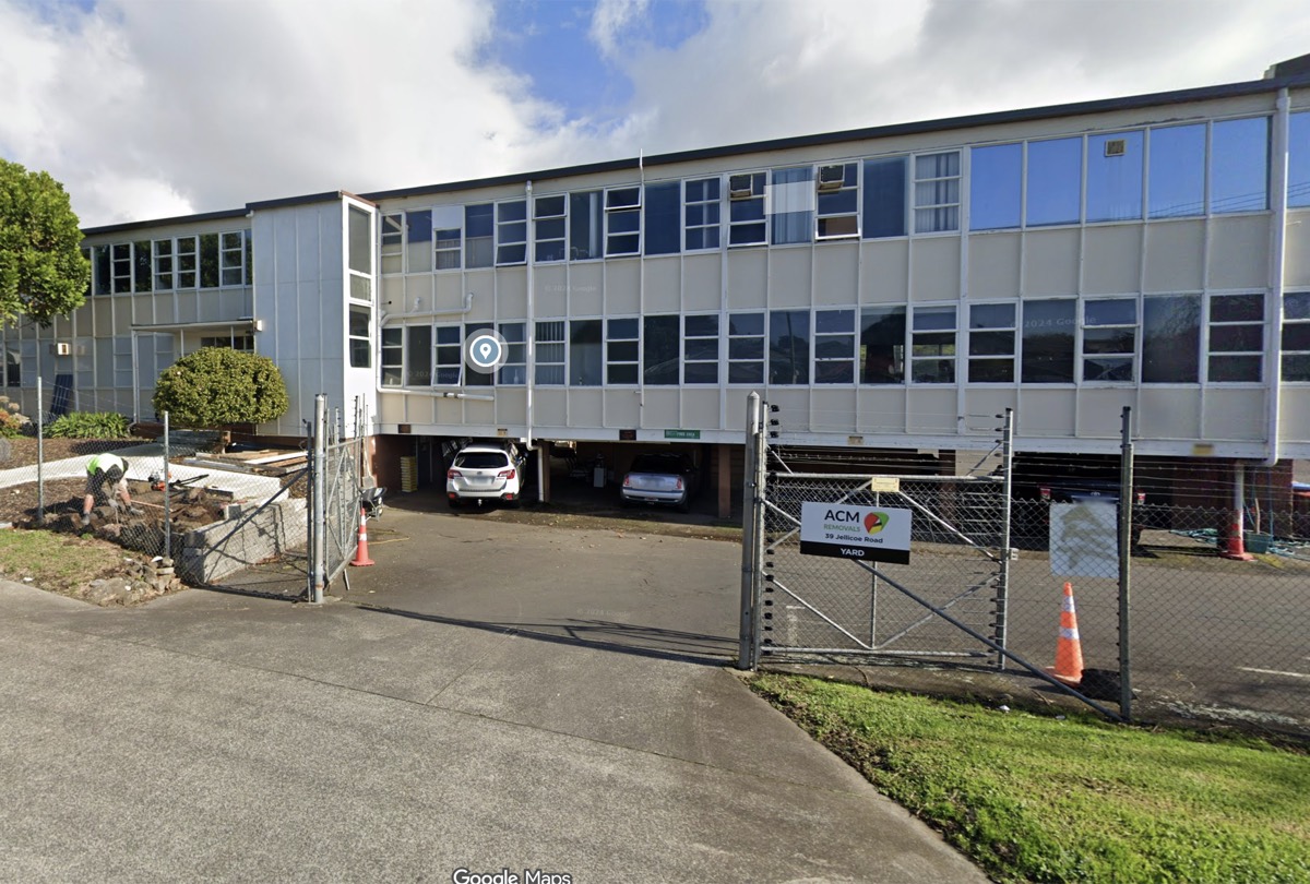 Office frontage for Geeks On Call drop-off by appointment in Panmure
